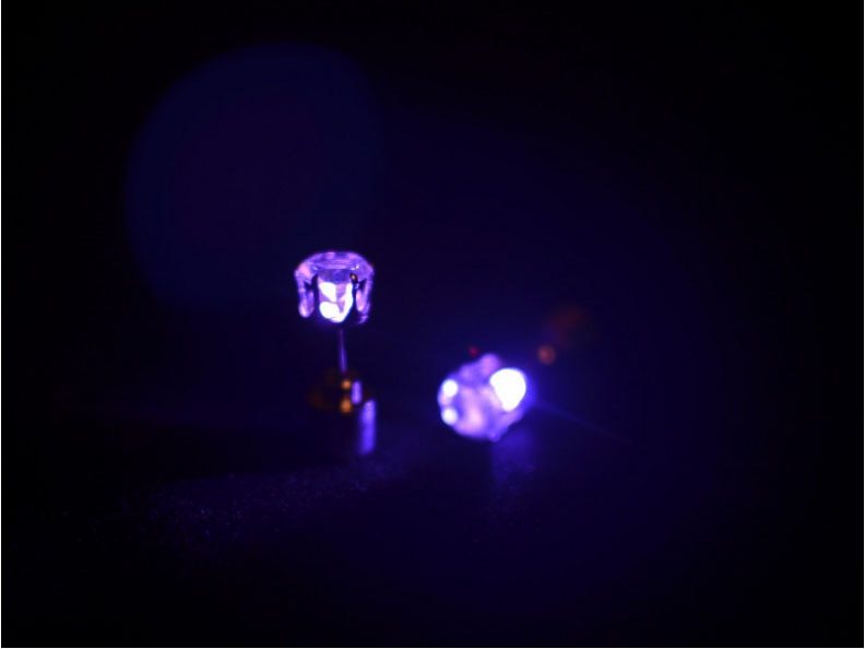 Hot Sale 1PCS Charm LED Earring Light Up Crown Glowing Crystal Stainless Ear Drop Ear Stud Earring Jewelry gift Free Shipping
